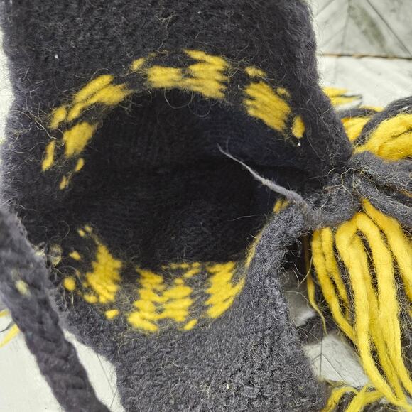 VCU Virginia Beanie Hand Knit Mohawk Tassel Wool Blend College - Picture 3 of 6